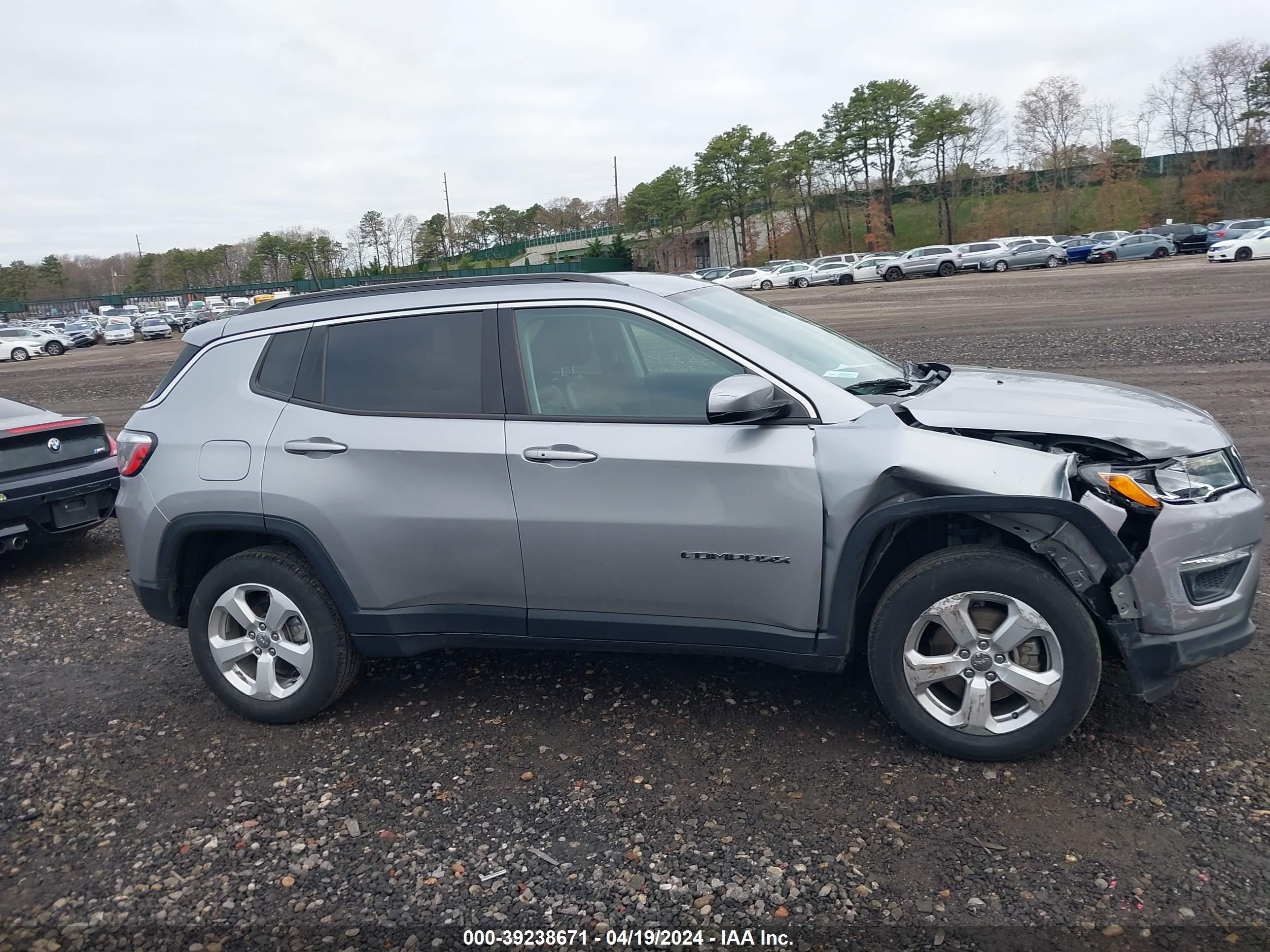 Photo 12 VIN: 3C4NJDBB9JT483677 - JEEP COMPASS 