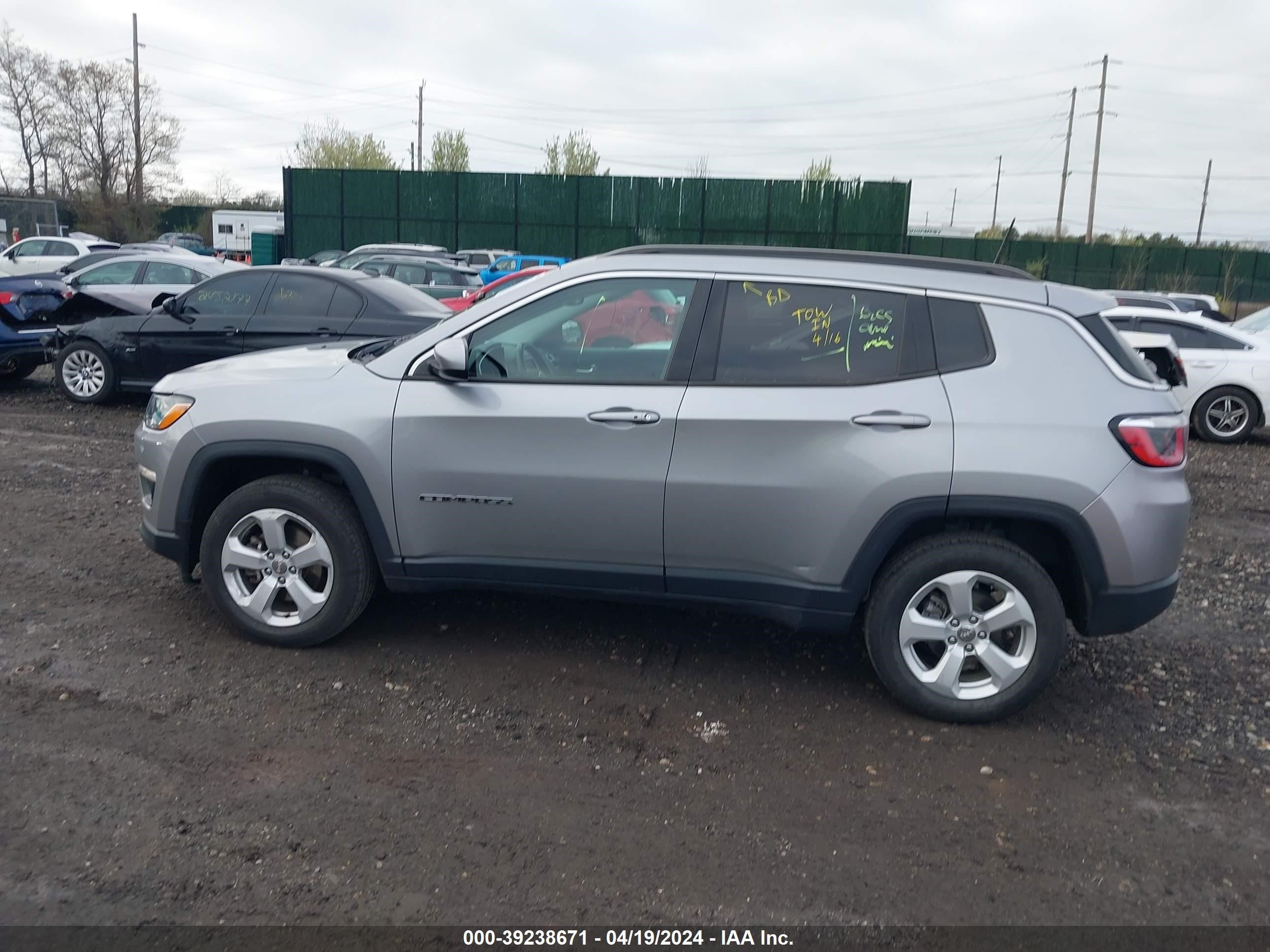 Photo 13 VIN: 3C4NJDBB9JT483677 - JEEP COMPASS 