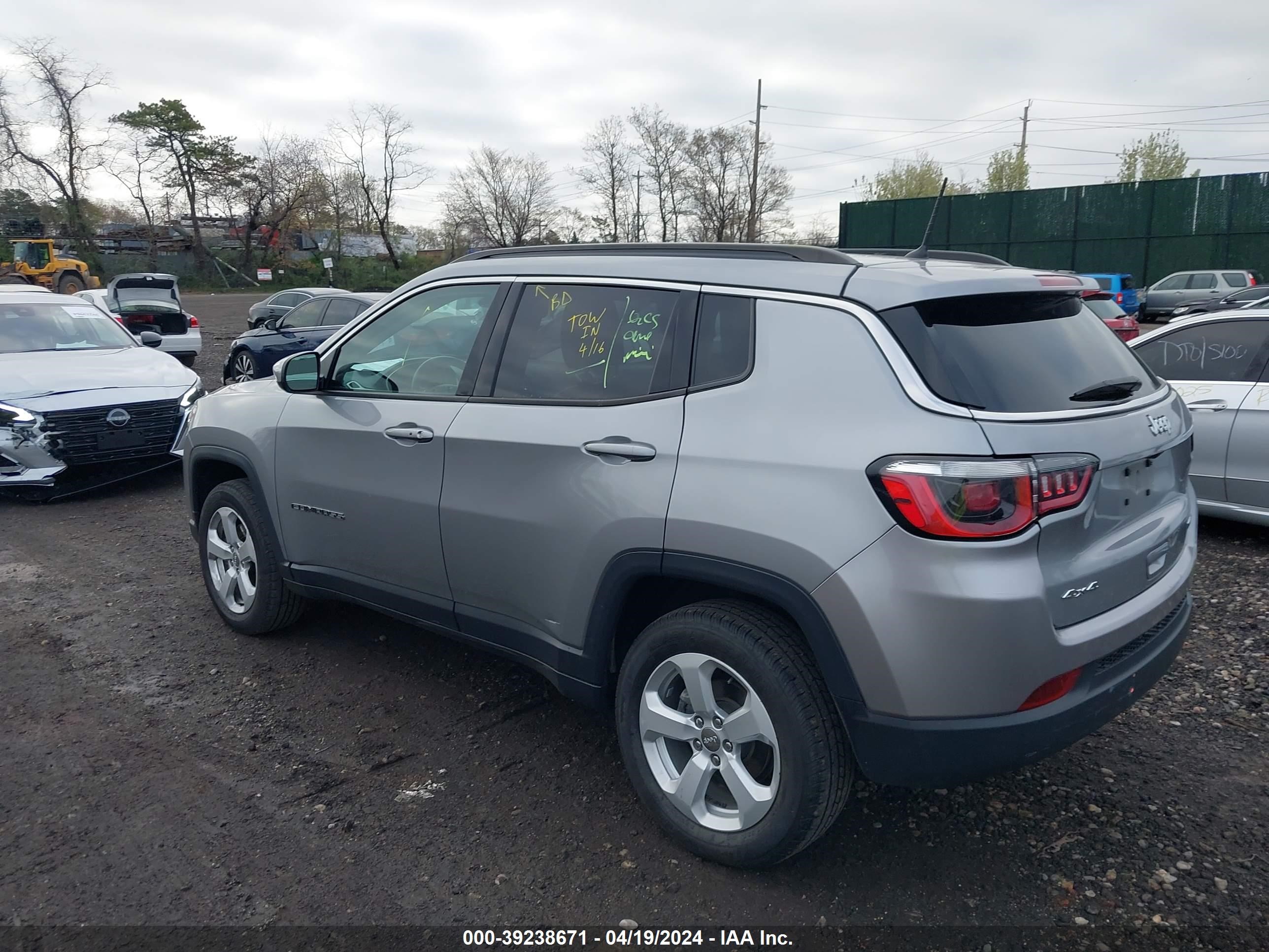 Photo 2 VIN: 3C4NJDBB9JT483677 - JEEP COMPASS 