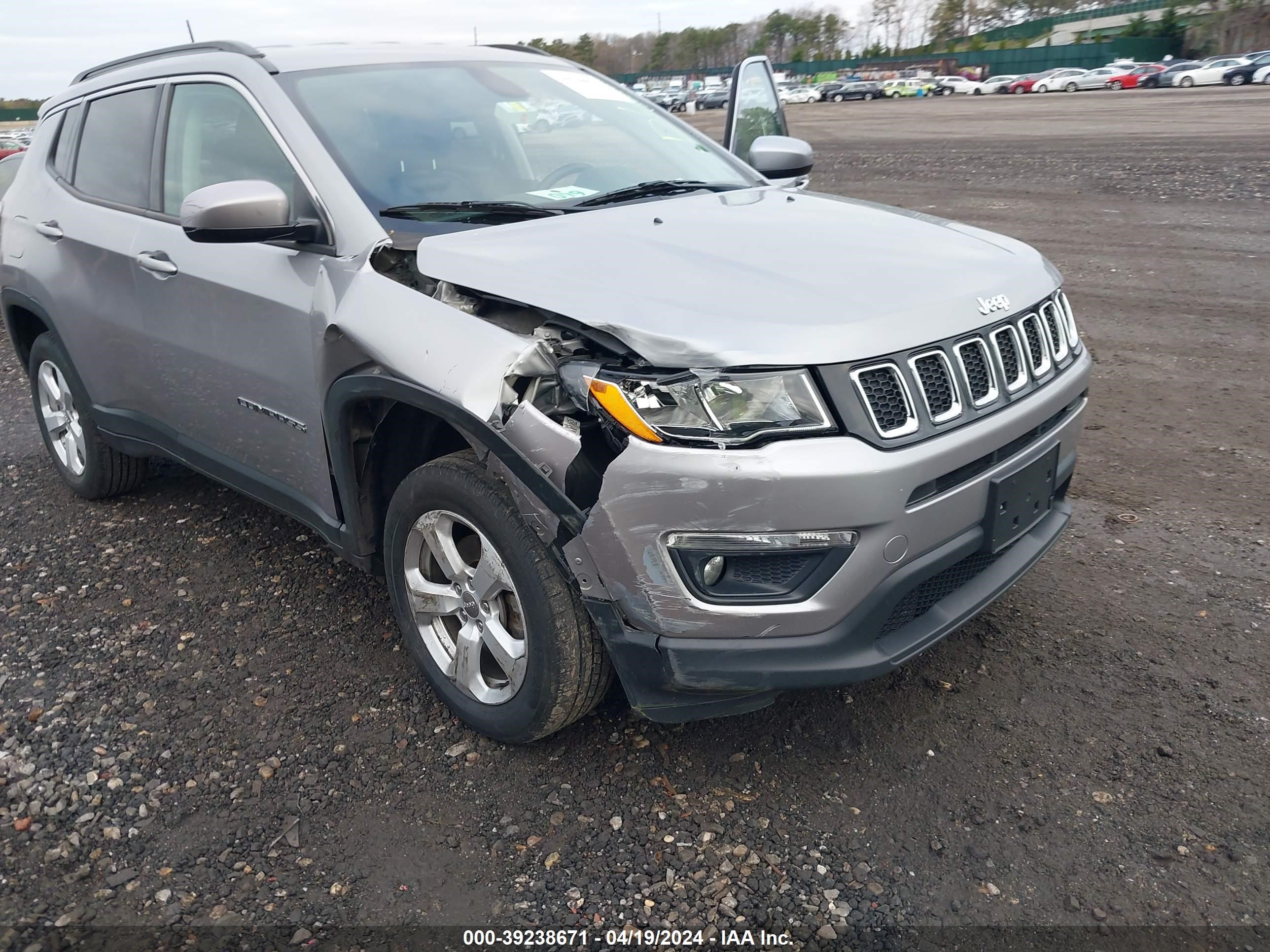 Photo 5 VIN: 3C4NJDBB9JT483677 - JEEP COMPASS 