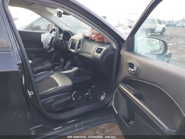 Photo 4 VIN: 3C4NJDBB9KT789277 - JEEP COMPASS 