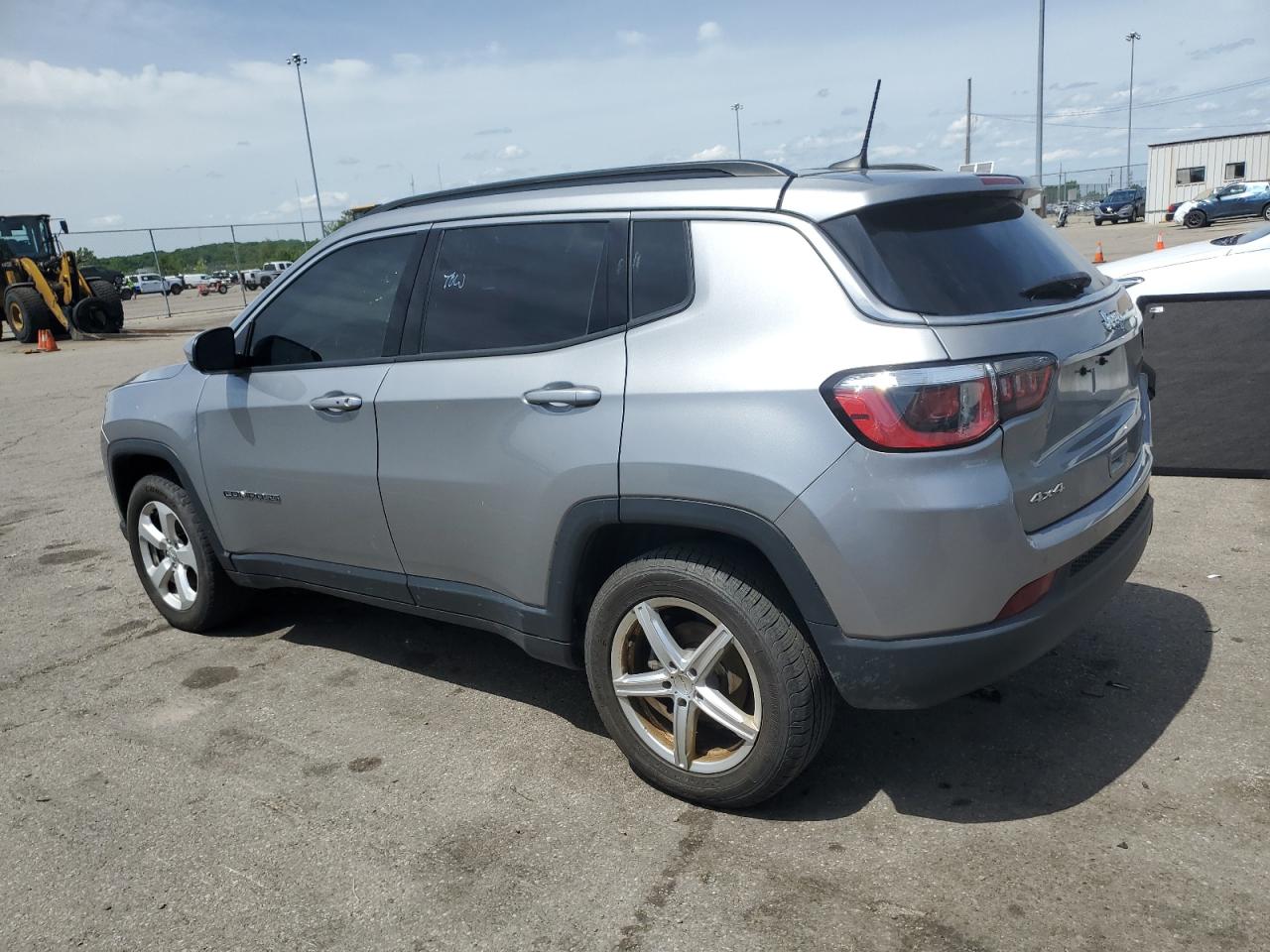 Photo 1 VIN: 3C4NJDBBXJT147326 - JEEP COMPASS 