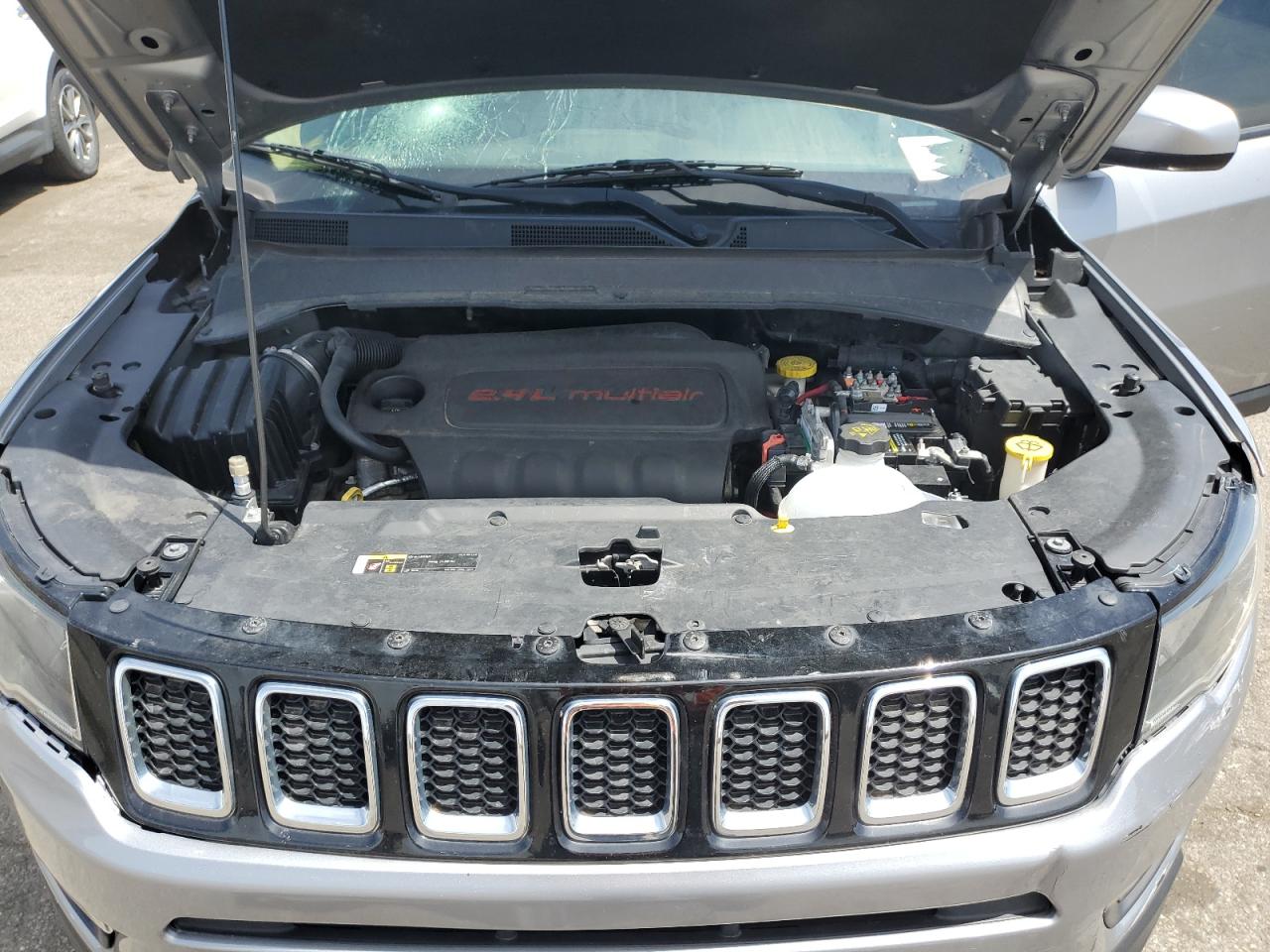 Photo 11 VIN: 3C4NJDBBXJT147326 - JEEP COMPASS 