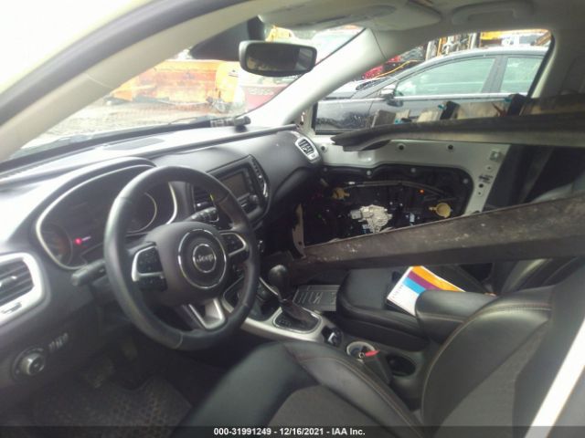 Photo 4 VIN: 3C4NJDBBXJT154681 - JEEP COMPASS 