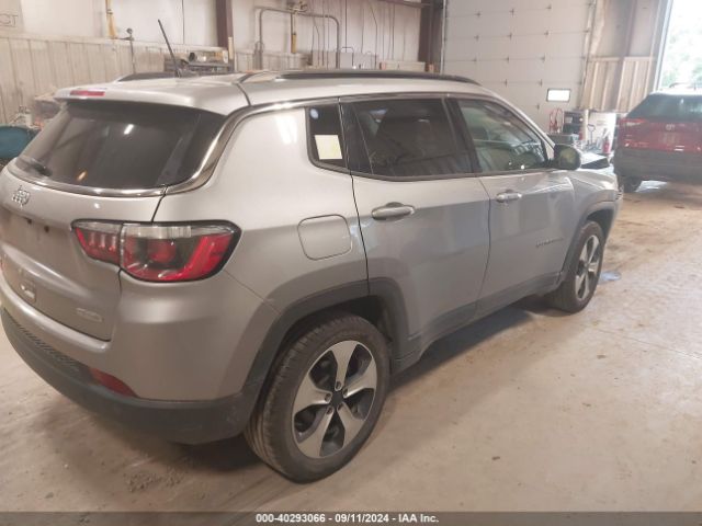 Photo 3 VIN: 3C4NJDBBXJT185073 - JEEP COMPASS 