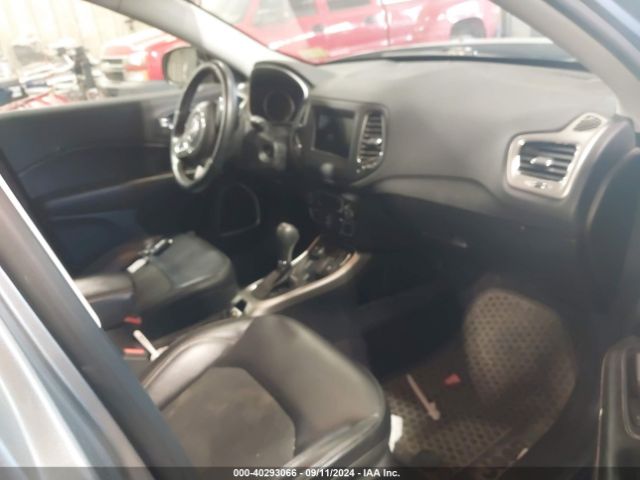 Photo 4 VIN: 3C4NJDBBXJT185073 - JEEP COMPASS 