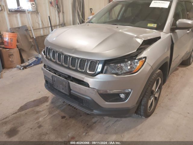 Photo 5 VIN: 3C4NJDBBXJT185073 - JEEP COMPASS 