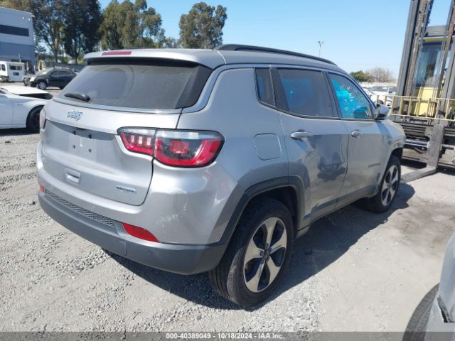 Photo 3 VIN: 3C4NJDBBXJT282323 - JEEP COMPASS 