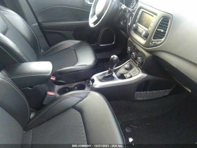 Photo 4 VIN: 3C4NJDBBXJT354699 - JEEP COMPASS 