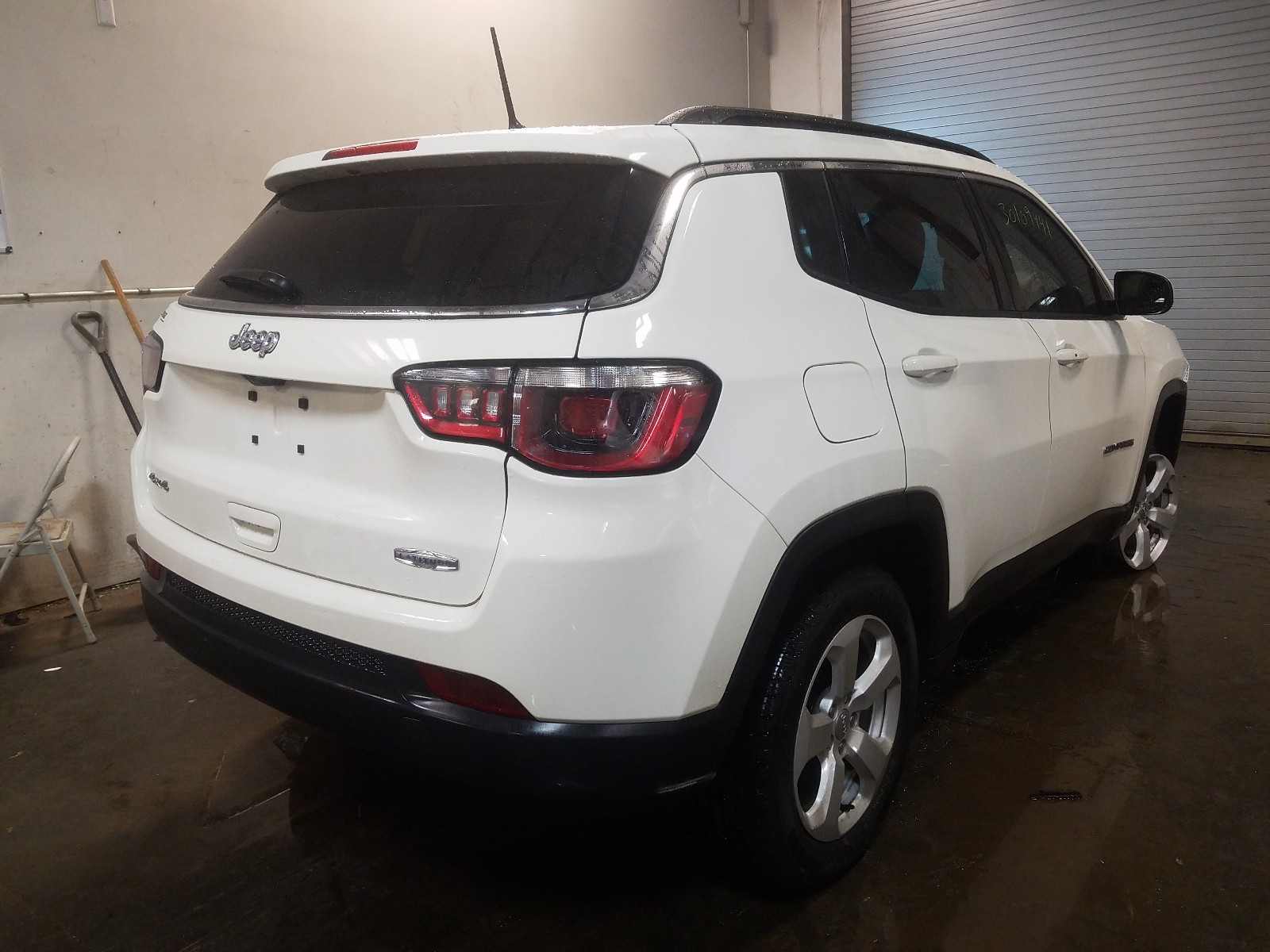 Photo 3 VIN: 3C4NJDBBXJT457590 - JEEP COMPASS 