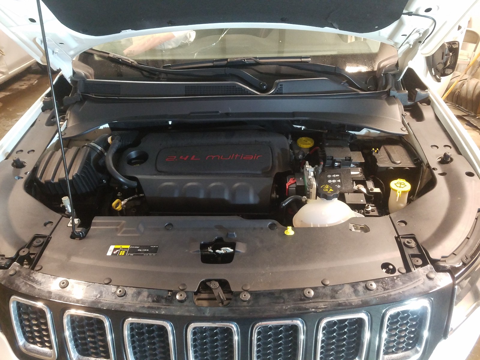 Photo 6 VIN: 3C4NJDBBXJT457590 - JEEP COMPASS 