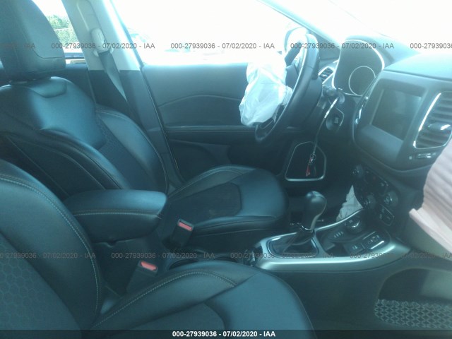 Photo 4 VIN: 3C4NJDBBXKT650565 - JEEP COMPASS 