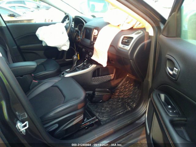 Photo 4 VIN: 3C4NJDBBXKT828135 - JEEP COMPASS 