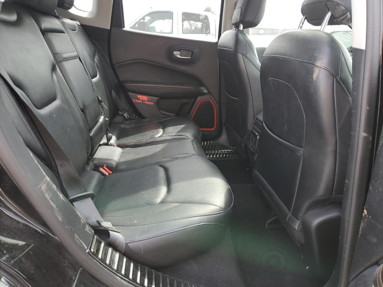 Photo 10 VIN: 3C4NJDCB0JT116696 - JEEP COMPASS 