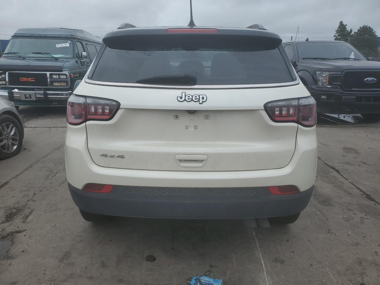 Photo 5 VIN: 3C4NJDCB0KT842138 - JEEP COMPASS 