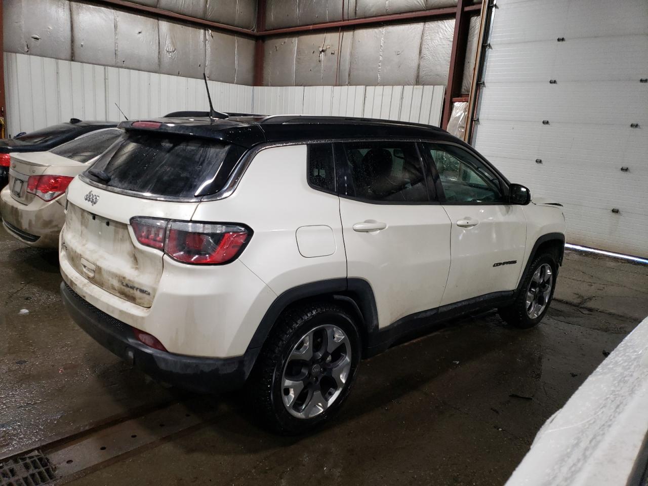 Photo 2 VIN: 3C4NJDCB1JT399786 - JEEP COMPASS 