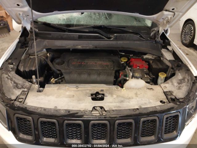 Photo 9 VIN: 3C4NJDCB1KT776070 - JEEP COMPASS 