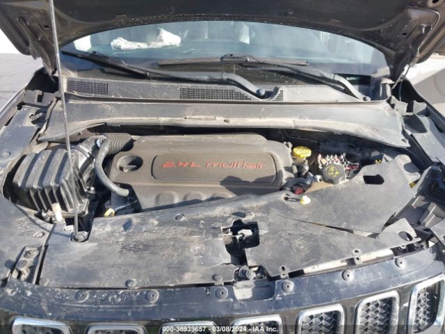 Photo 9 VIN: 3C4NJDCB2JT202642 - JEEP COMPASS 