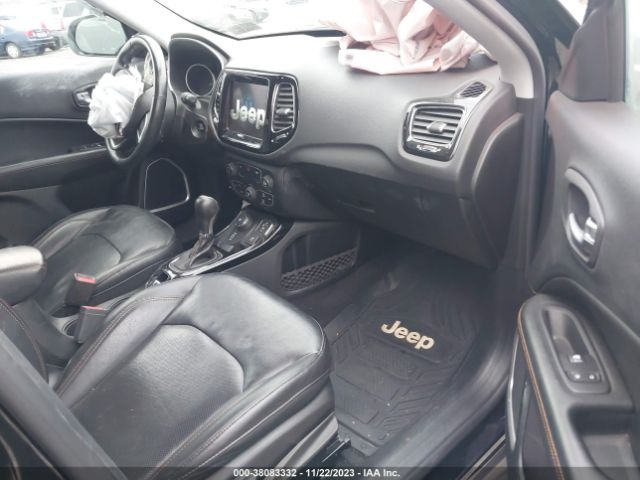 Photo 4 VIN: 3C4NJDCB6JT307698 - JEEP COMPASS 