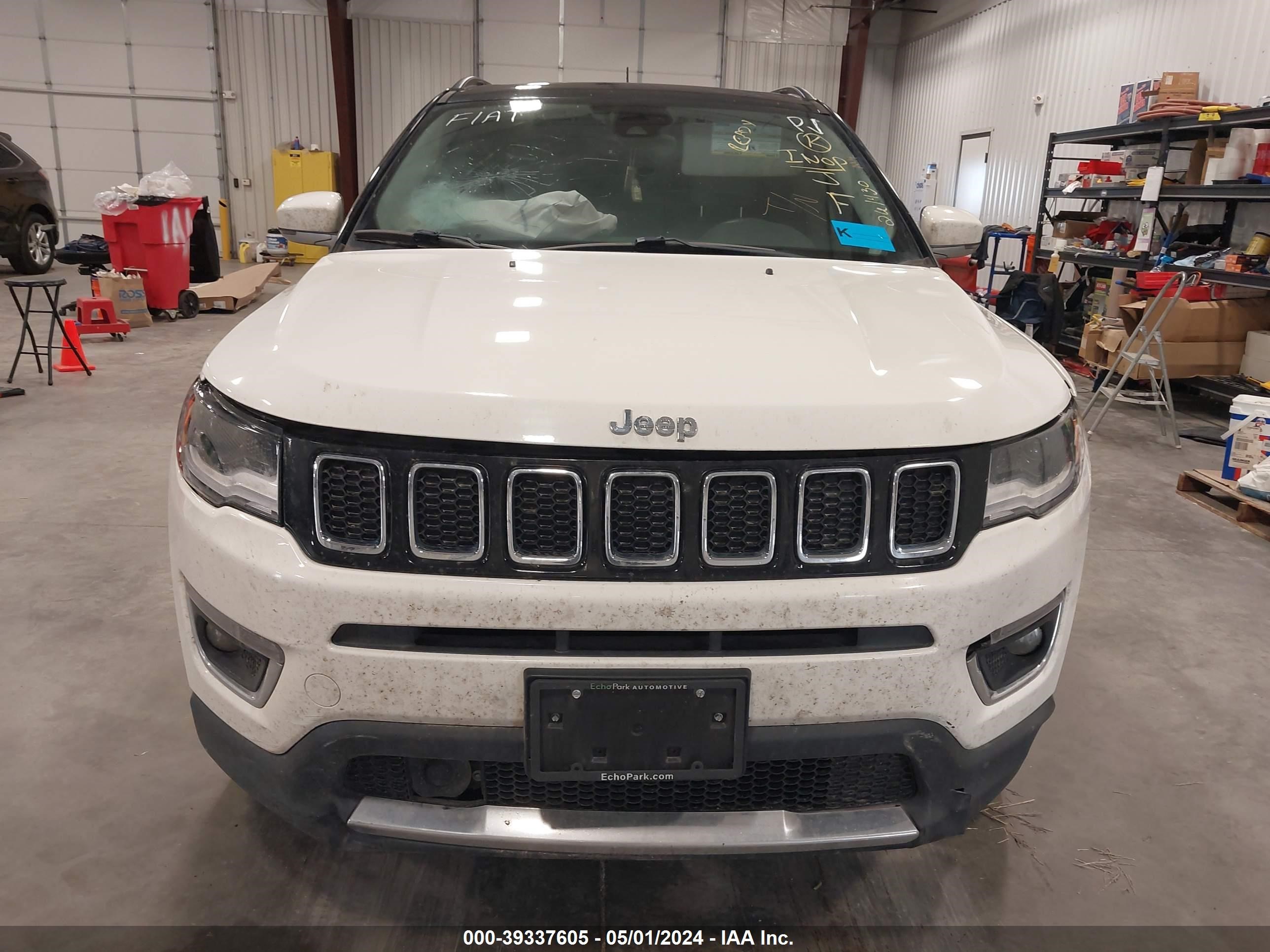 Photo 11 VIN: 3C4NJDCB7JT261430 - JEEP COMPASS 