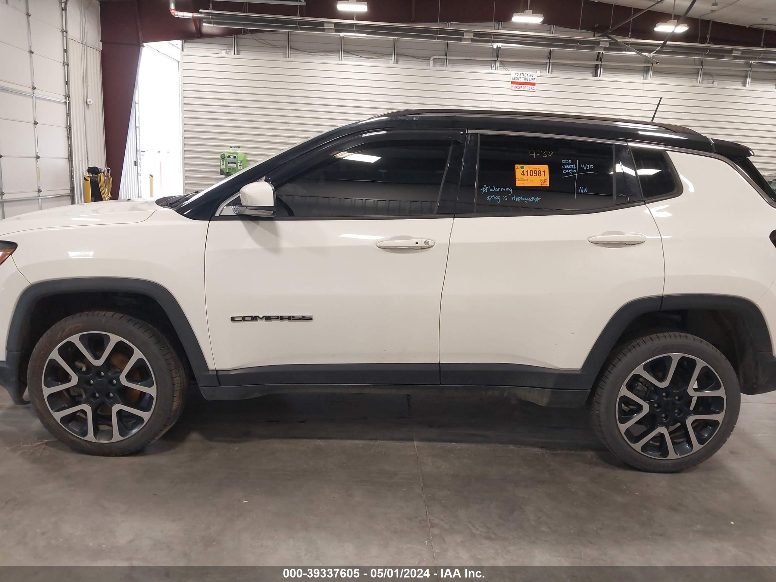 Photo 13 VIN: 3C4NJDCB7JT261430 - JEEP COMPASS 