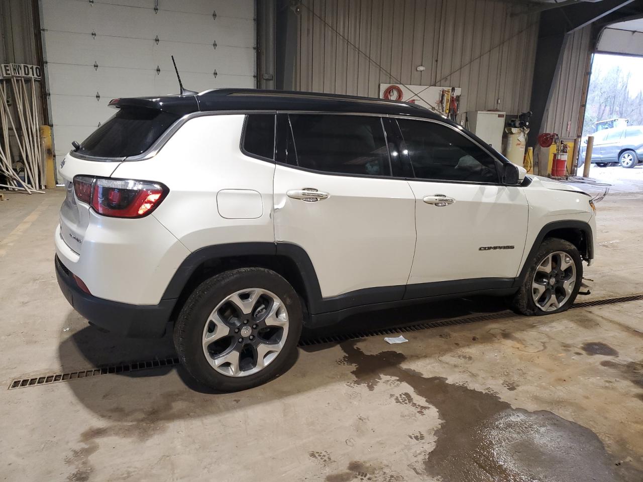 Photo 2 VIN: 3C4NJDCB7KT675177 - JEEP COMPASS 