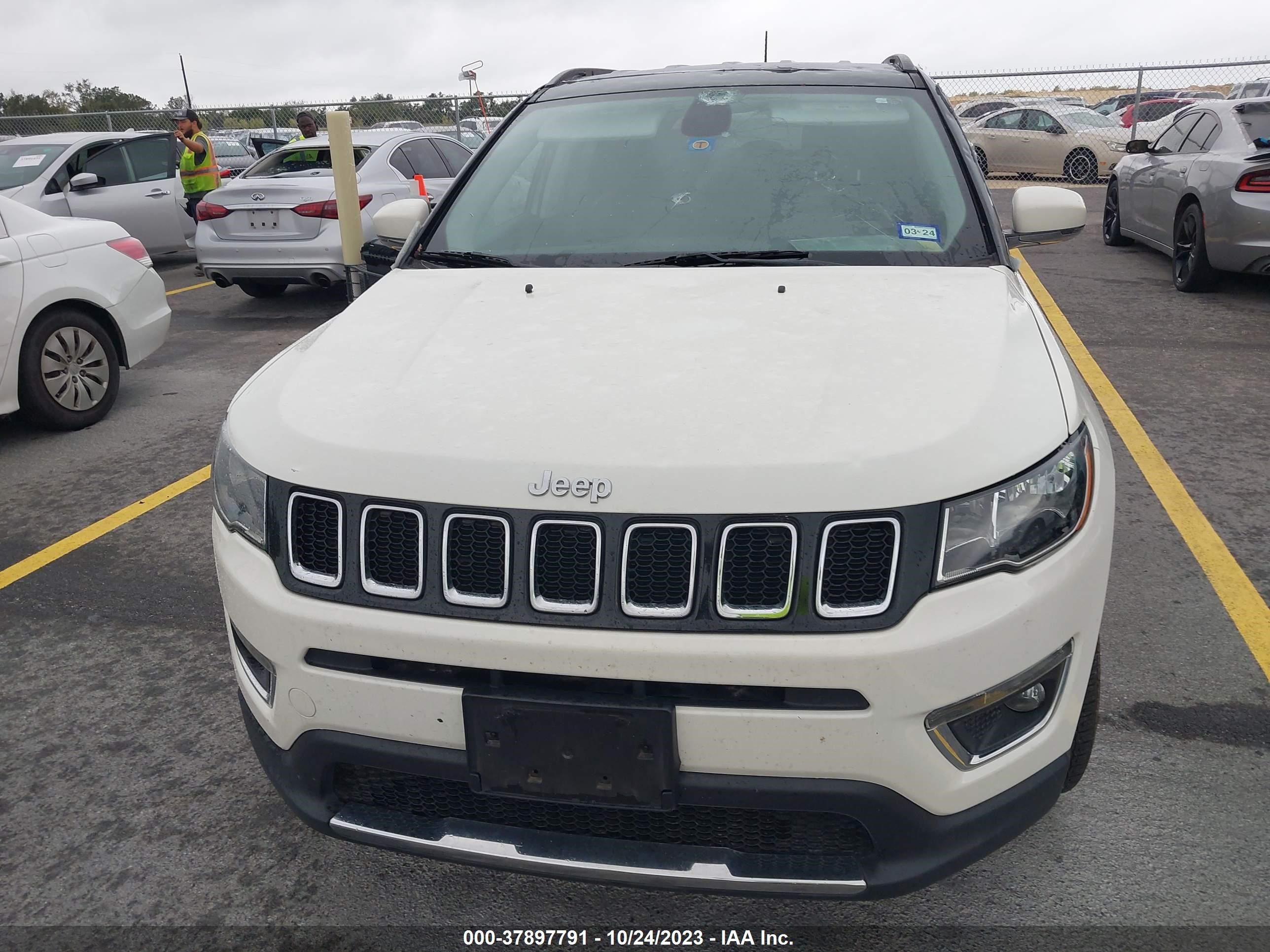 Photo 11 VIN: 3C4NJDCB8JT266362 - JEEP COMPASS 