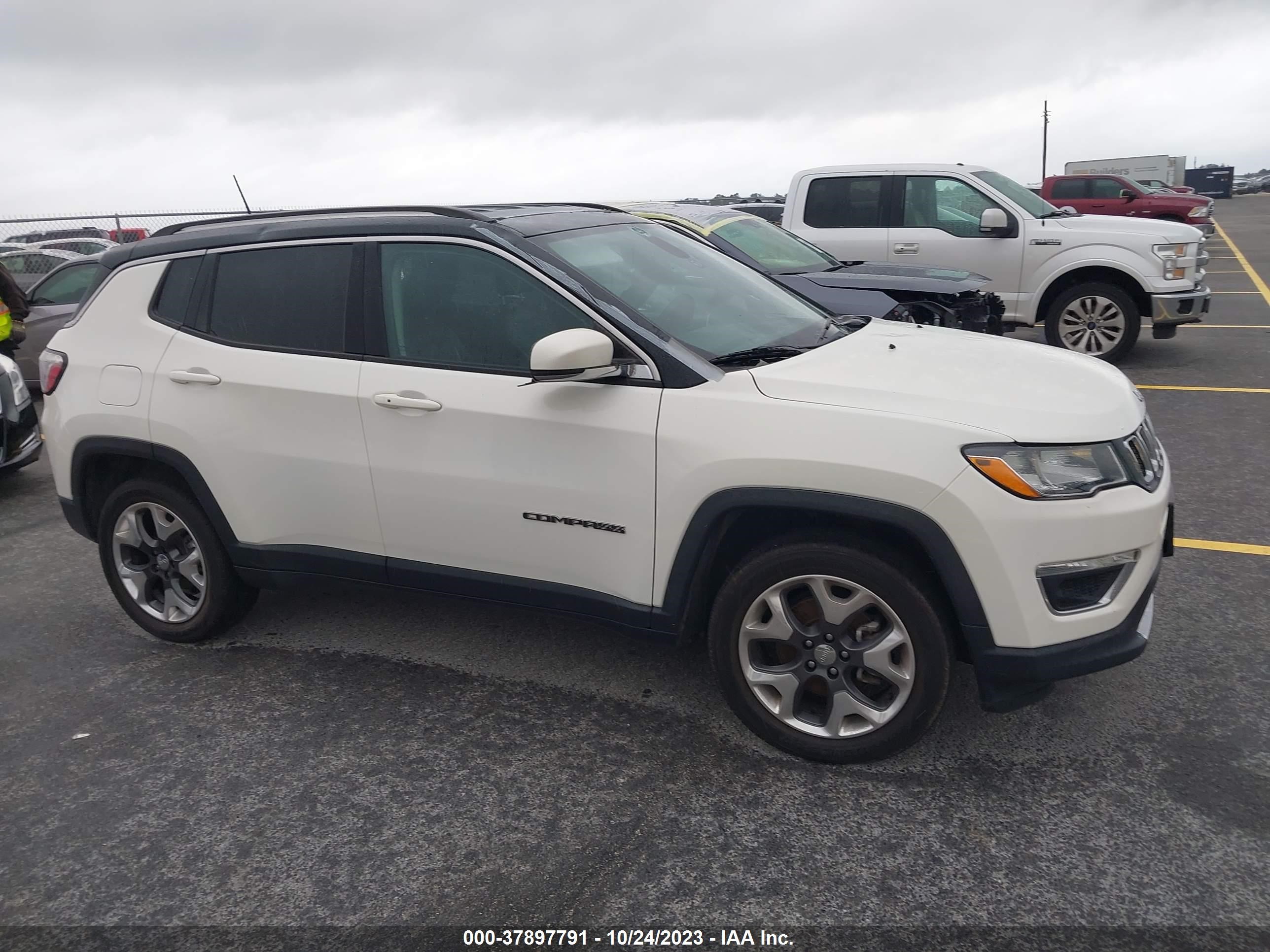 Photo 12 VIN: 3C4NJDCB8JT266362 - JEEP COMPASS 