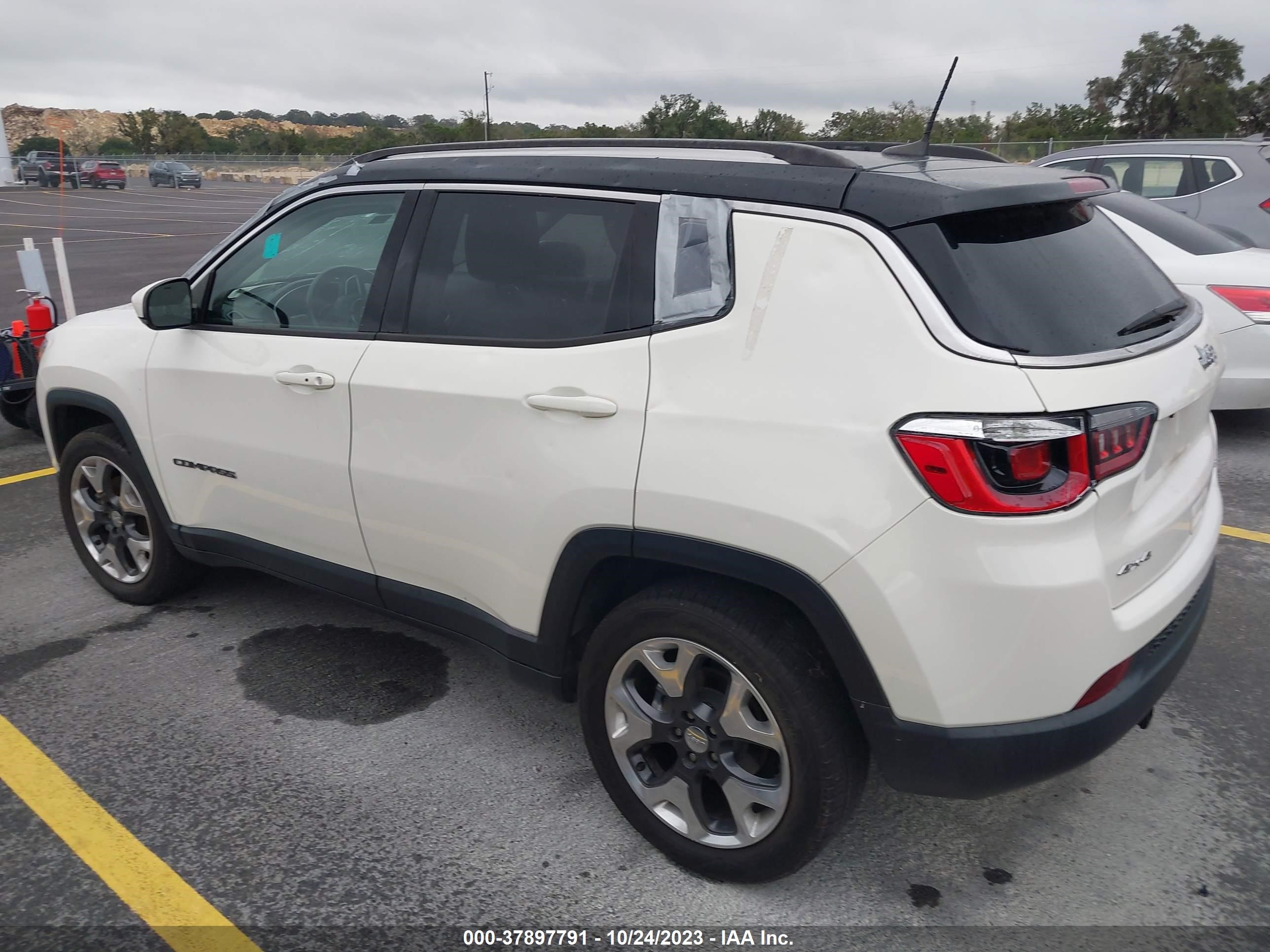 Photo 13 VIN: 3C4NJDCB8JT266362 - JEEP COMPASS 