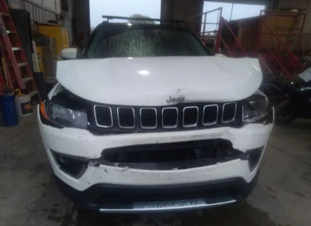 Photo 5 VIN: 3C4NJDCB9JT258819 - JEEP COMPASS 