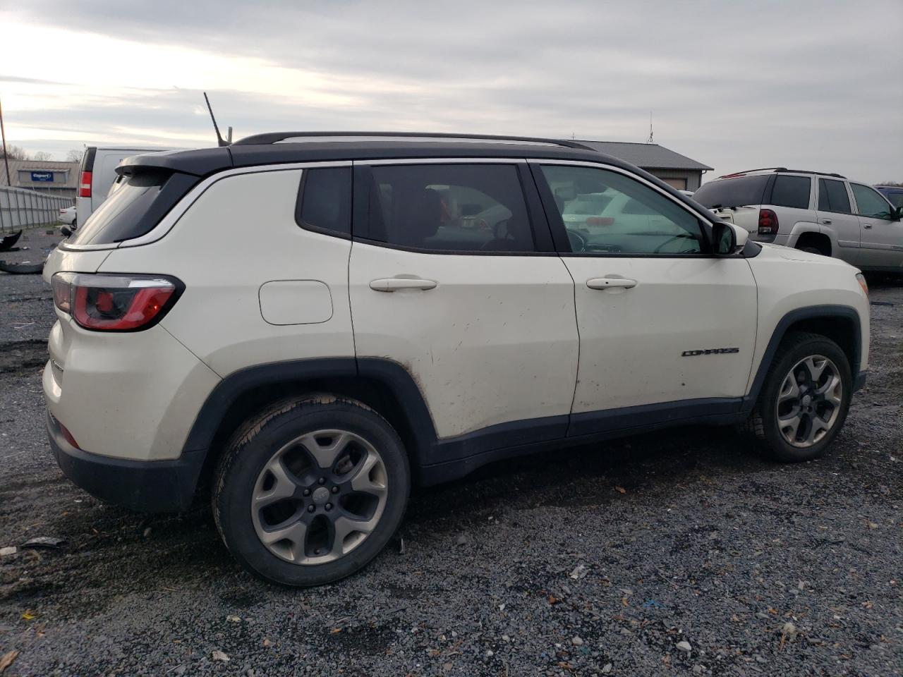 Photo 2 VIN: 3C4NJDCB9JT284854 - JEEP COMPASS 