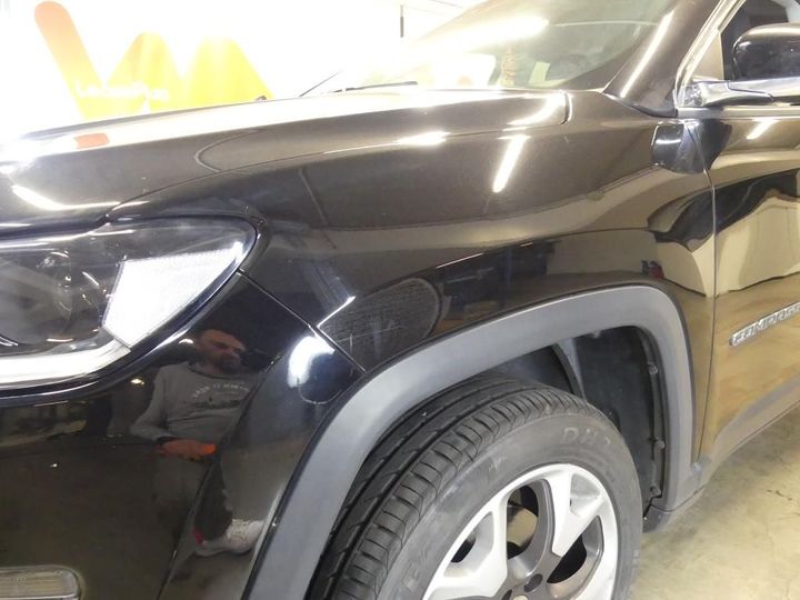 Photo 15 VIN: 3C4NJDCH6JT336493 - JEEP COMPASS STOCK 