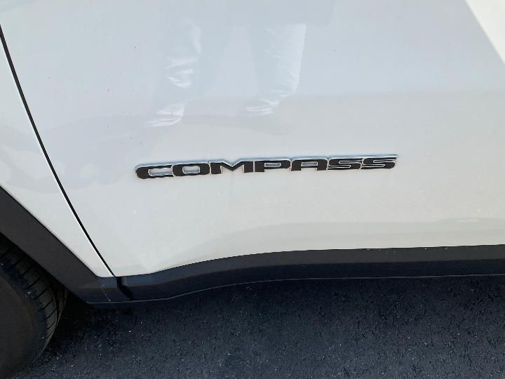 Photo 8 VIN: 3C4NJDCH9JT422588 - JEEP COMPASS SUV 