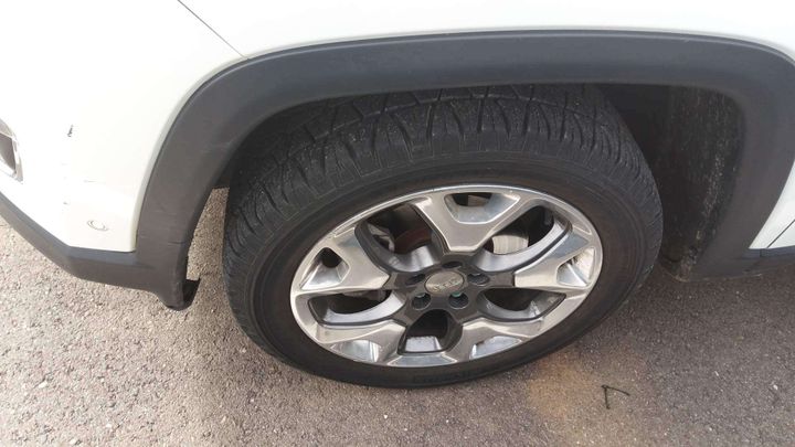 Photo 31 VIN: 3C4NJDCY5JT442188 - JEEP COMPASS 