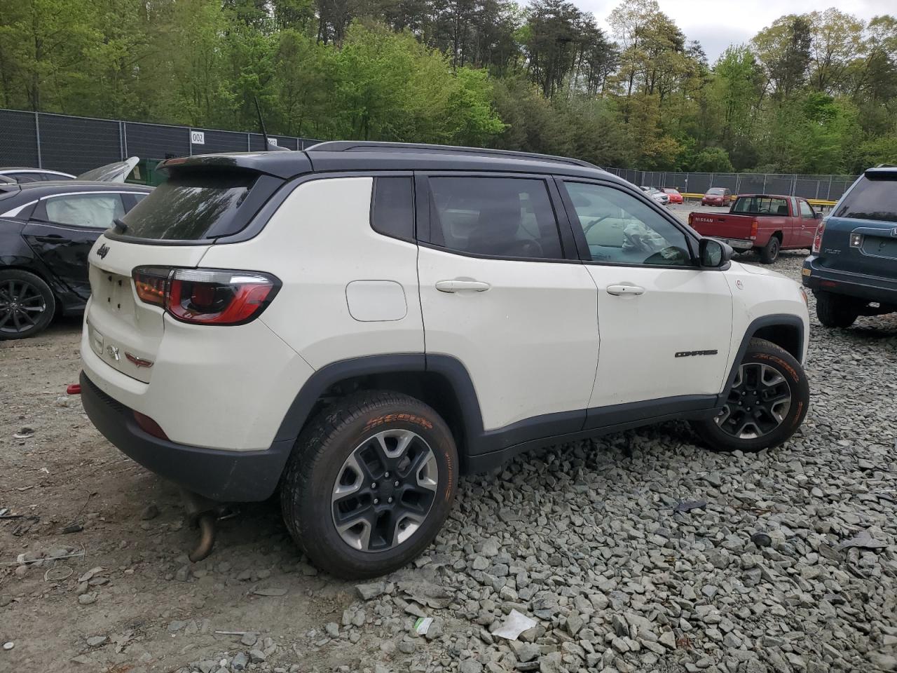 Photo 2 VIN: 3C4NJDDB0JT320879 - JEEP COMPASS 