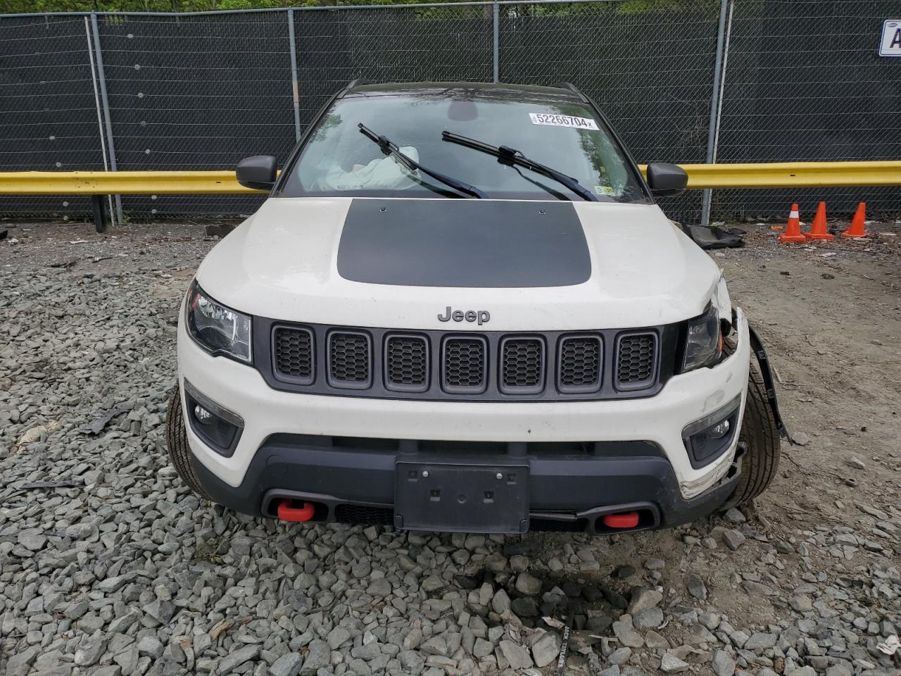 Photo 4 VIN: 3C4NJDDB0JT320879 - JEEP COMPASS 