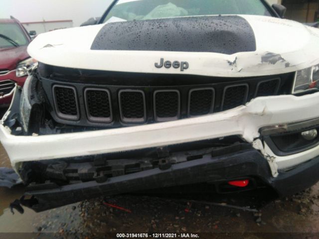 Photo 5 VIN: 3C4NJDDB2JT451215 - JEEP COMPASS 