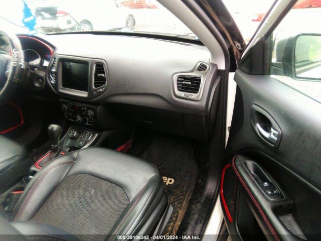 Photo 4 VIN: 3C4NJDDB2JT470010 - JEEP COMPASS 