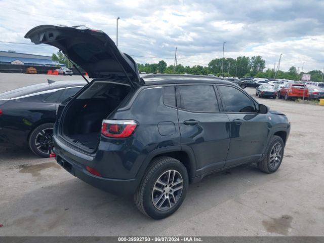 Photo 3 VIN: 3C4NJDDB2JT483601 - JEEP COMPASS 