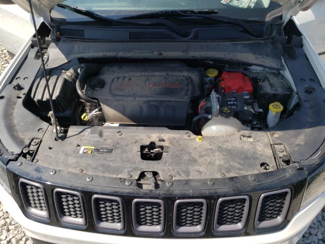 Photo 6 VIN: 3C4NJDDB2KT619422 - JEEP COMPASS TR 