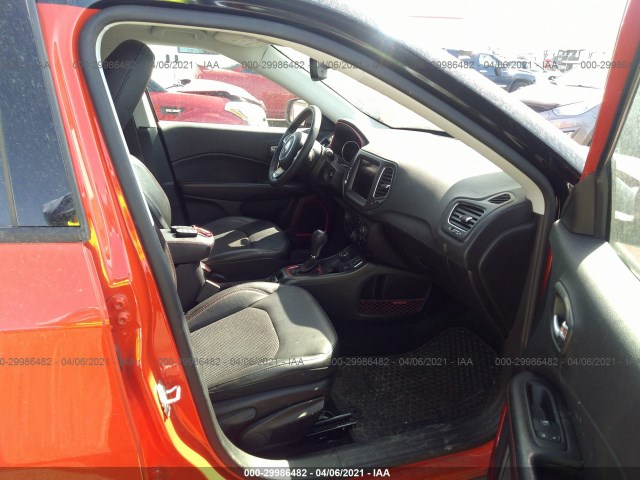 Photo 4 VIN: 3C4NJDDB2KT683881 - JEEP COMPASS 