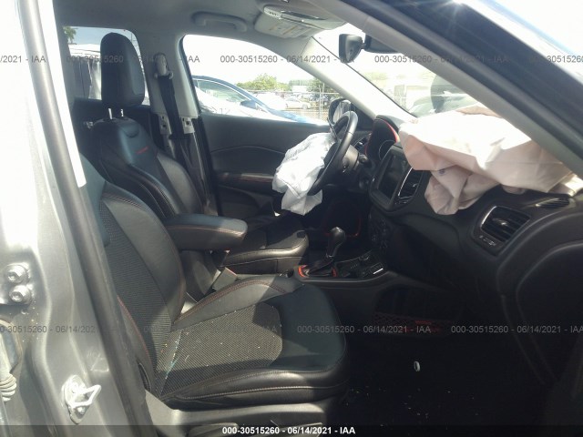 Photo 4 VIN: 3C4NJDDB4JT339080 - JEEP COMPASS 