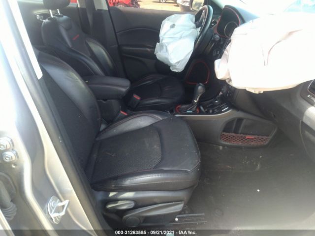 Photo 4 VIN: 3C4NJDDB4KT650526 - JEEP COMPASS 