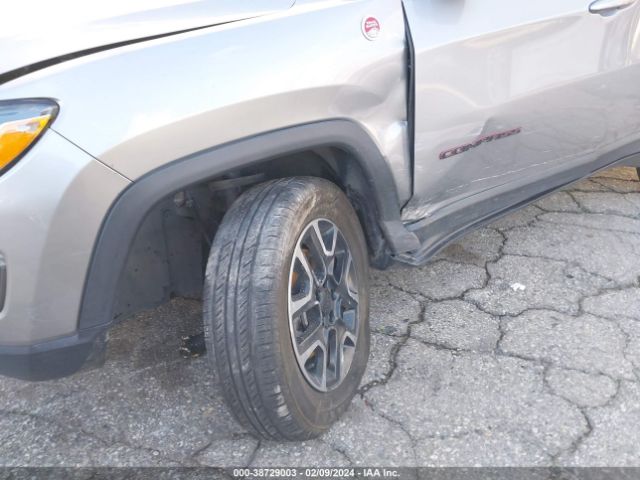 Photo 5 VIN: 3C4NJDDB5KT668095 - JEEP COMPASS 