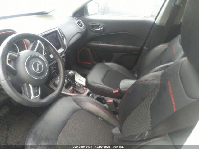 Photo 4 VIN: 3C4NJDDB5KT790388 - JEEP COMPASS 