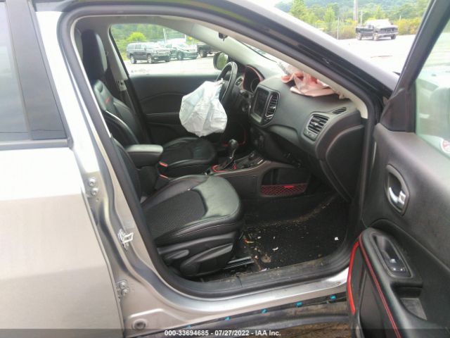 Photo 4 VIN: 3C4NJDDB6JT348296 - JEEP COMPASS 