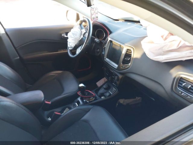 Photo 4 VIN: 3C4NJDDB6KT721399 - JEEP COMPASS 