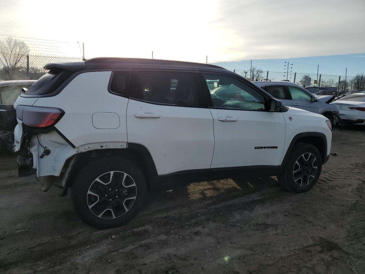 Photo 2 VIN: 3C4NJDDB6LT208767 - JEEP COMPASS 