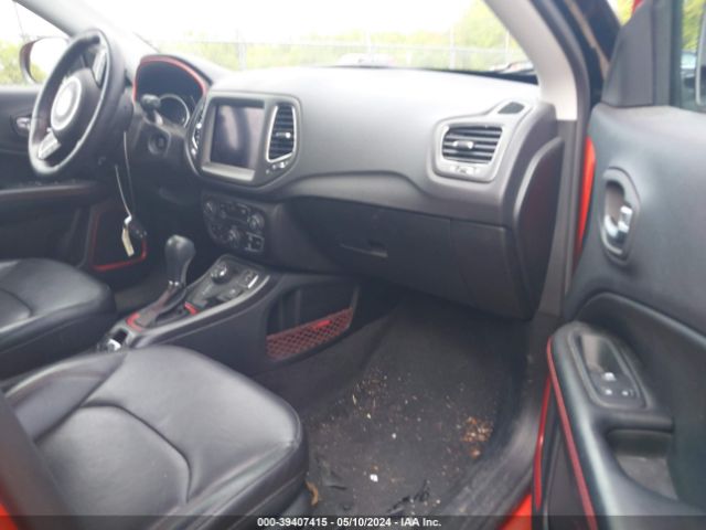 Photo 4 VIN: 3C4NJDDB7JT128911 - JEEP COMPASS 