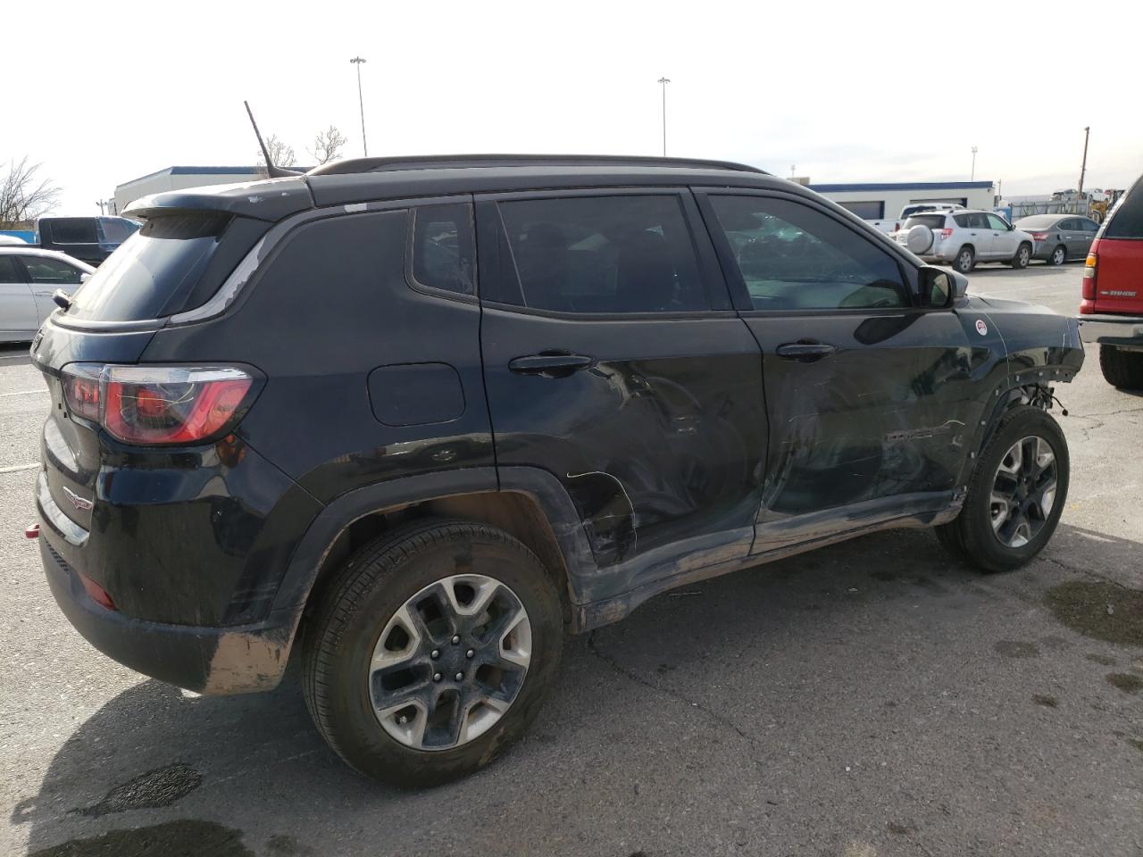 Photo 2 VIN: 3C4NJDDB7JT207477 - JEEP COMPASS 